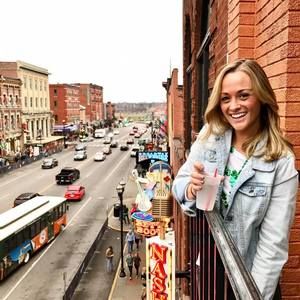 Meet your Posher, Katelyn